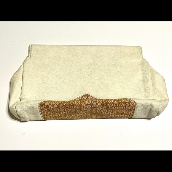 Pixie Mood Margaret Faux Leather Clutch - Picture 8 of 9